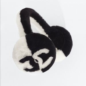 BNWT Chanel Shearling & Lambskin Black & White Earmuffs